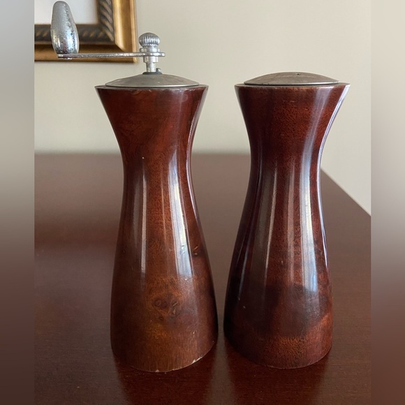 Olde Thompson Vintage Wooden Salt Shaker & Pepper Grinder Made in USA - Picture 1 of 7